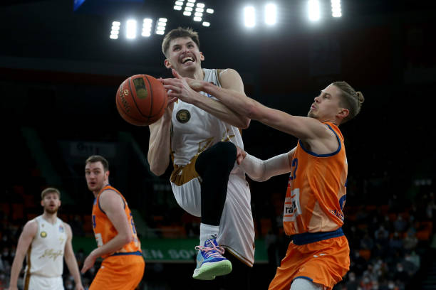 躺在冰冷的 躺在冰冷的