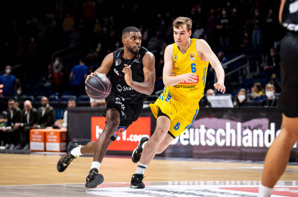 的第一场比 的第一场比